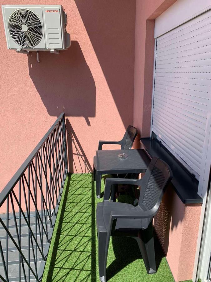 Pink House Apartments Jagodina Exterior foto