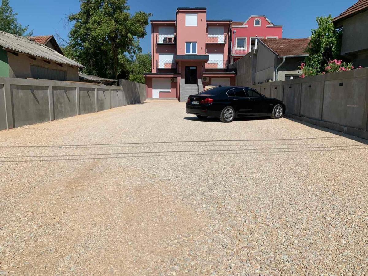 Pink House Apartments Jagodina Exterior foto